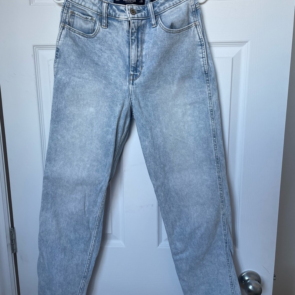 Hollister Light Wash boyfriend cut Jeans